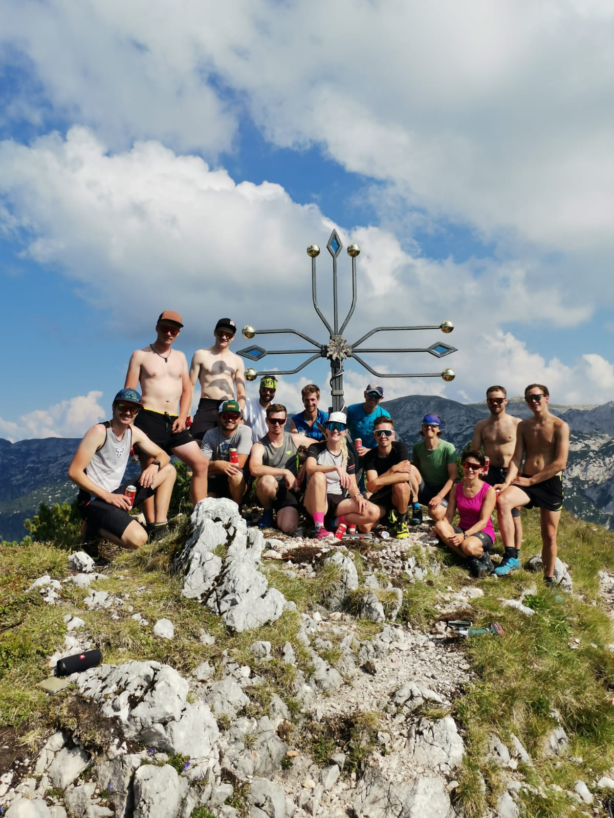 Neues Gipfelkreuz am Großen Bruder