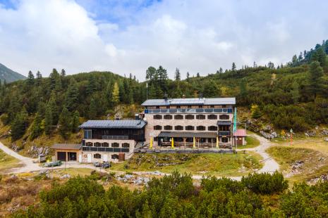 Neue Traunsteiner Hütte Frontansicht